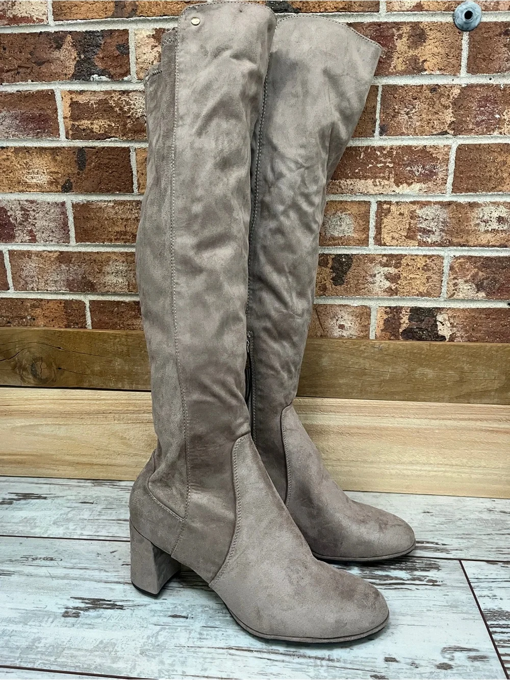 Liz Claiborne brand liz